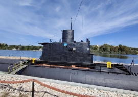 Побити камъни - Белослав , уникати от стъкло  и подводница 